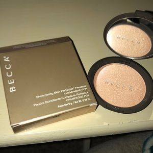 Becca shimmering skin perfector CHAMPAGNE POP! NWT